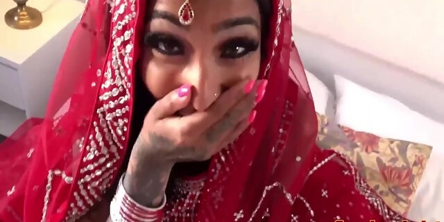 640px x 320px - 19 Years Old Bride Was Made To Badly On The Honeymoon. 6:50 Indian Porn